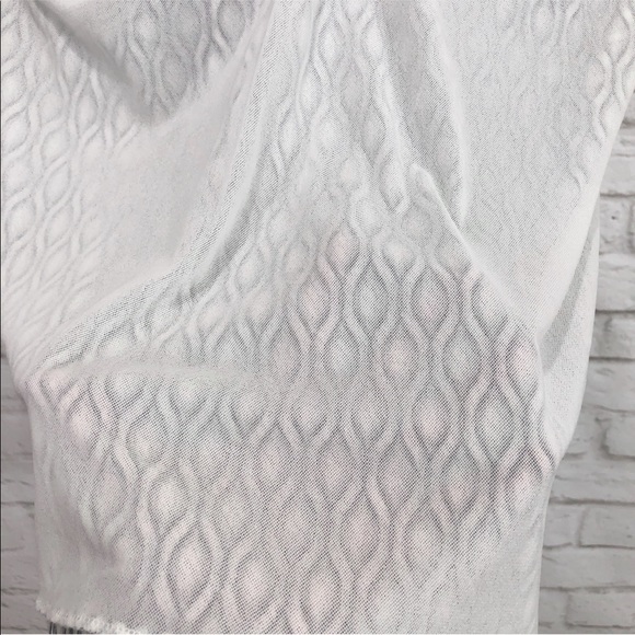 Kenneth Cole Reaction V neck sleeveless gray lace overlay shell - Picture 5 of 8